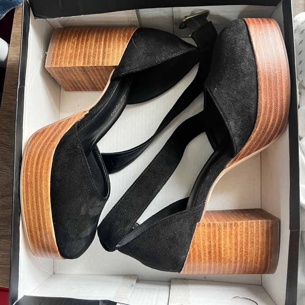 House of Harlow 1960 Black suede Platform Shoes